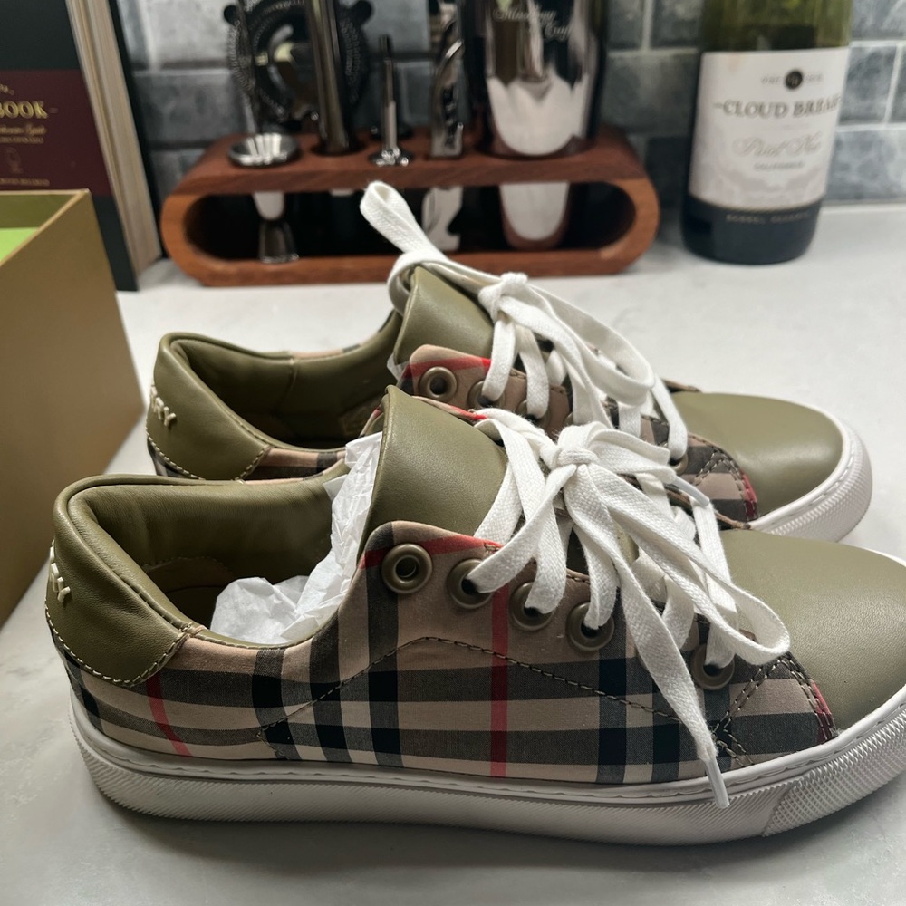Women’s Burberry Sneakers - Picture 9 of 10